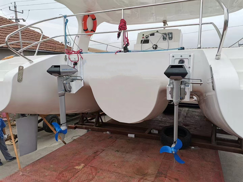 Вітрильний катамаран Lawada® 10,28 м з електродвигуном: ідеальне поєднання екологічності та економічності