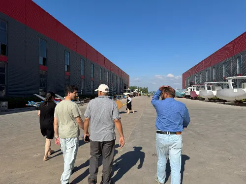 LAWADA® приймає пакистанських партнерів для екскурсії на фабрику та ділового спілкування